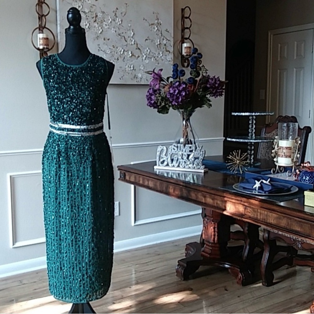 NWT Emerald Green Embellished Cocktail Midi Dress By Mac Duggal. Size 6